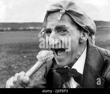 A picture from a series of humurous novelty images taken by Sunday People photographer Dennis Hutchinson. - False teeth and hankerchief hat.   Circa: 1980 Stock Photo