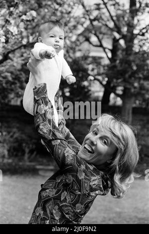 Esther Rantzen at home with her baby daughter Emily. 15th May 1978. Stock Photo