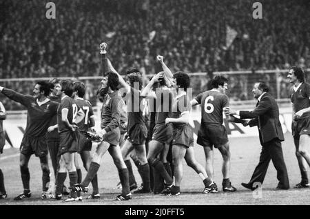 European Cup Final at Wembley Stadium, Londdon.Clubb Brugge 0 v Liverpool 1. Liverpool team salute familes, friends and fans after their victory..  10th May 1978 Stock Photo