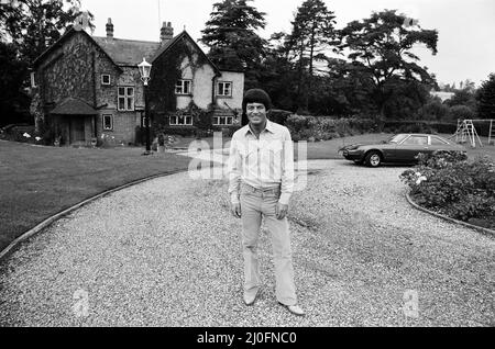 BBC DJ Tony Blackburn at his home in Cookham Dean, Berkshire, following the breakdown of his marriage. 20th August 1979. Stock Photo