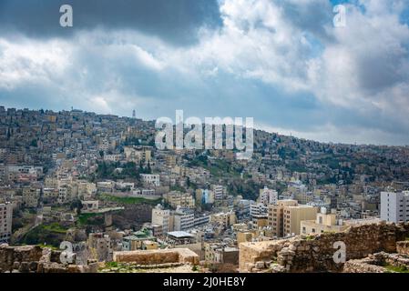 AMMAN JORDANIA 19-03-2022,-Amán, la capital de Jordania, es una ciudad moderna con numerosas ruinas antiguas. En lo alto de Stock Photo