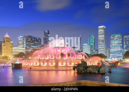 Chicago, Illinois, USA skyline and fountain at dusk. Stock Photo