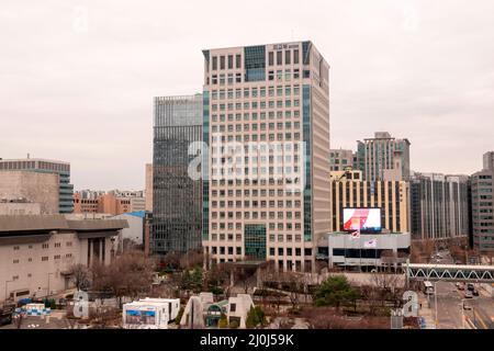 The main building of South Korean Foreign Ministry, March 18, 2022 : The main office building of South Korean Foreign Ministry in Seoul, South Korea. South Korea's President-elect Yoon Suk-Yeol of the main opposition People Power Party (PPP) is planning relocating the presidential office from the Blue House to either the defense ministry compound in Yongsan district or the foreign ministry building in Gwanghwamun area. Some of current ruling Democratic Party officials estimate that relocating to the defense ministry compound could cost up to 1 trillion won ($822.7 million). Former prosecutor g Stock Photo