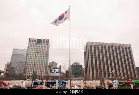 The main building of South Korean Foreign Ministry, March 18, 2022 : The main office building of South Korean Foreign Ministry (front L) and the Central Government Complex (R) in Seoul, South Korea. South Korea's President-elect Yoon Suk-Yeol of the main opposition People Power Party (PPP) is planning relocating the presidential office from the Blue House to either the defense ministry compound in Yongsan district or the foreign ministry building in Gwanghwamun area. Some of current ruling Democratic Party officials estimate that relocating to the defense ministry compound could cost up to 1 t Stock Photo