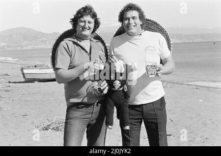 British darts player Eric Bristow poses on the beach with Bobby George at Torremolinos Del Mar on the Costa Del Sol in Spain ahead of the Mediterranean Open Darts Championship. 31st January 1982. Stock Photo