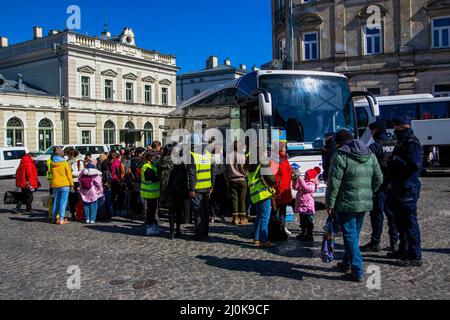 Przemysl, Ukraine. 18th Mar, 2022. Ukraine refugees wait to board a bus. Ukrainian refugees fleeing the war in their homeland cross into Poland on the train. (Photo by Ty O'Neil/SOPA Images/Sipa USA) Credit: Sipa USA/Alamy Live News Stock Photo
