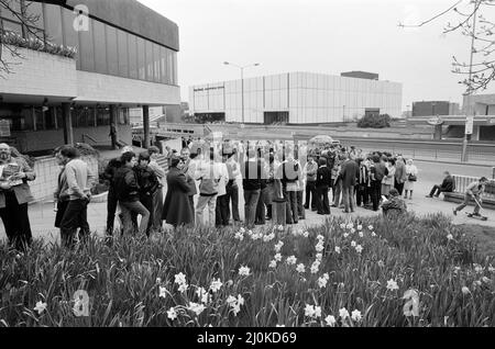 Embassy World Professional Snooker Championship at The Crucible, Sheffield. Queues outside. 13th April 1981. Stock Photo