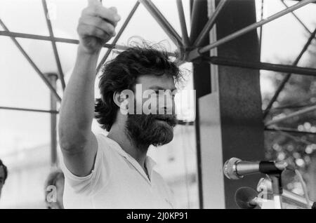 The Transglobe Expedition returns home, pictured, Sir Ranulph Fiennes on their arrival at Greenwich. 29th August 1982. Stock Photo