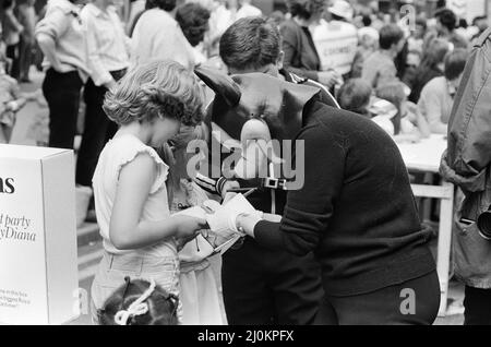 The Oxford Street Association staged a party for over 5000 children ahead of the Royal Wedding. The party stretched from Tottenham Court Road to Marble Arch. 26th July 1981. Stock Photo