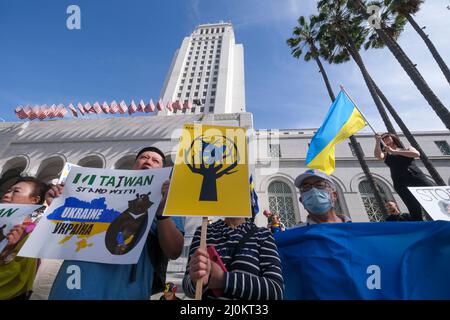 Los Angeles, California, USA. 19th Mar, 2022. Protesters hold placards during a rally to support Ukraine in Los Angeles, on March 19, 2022. (Credit Image: © Ringo Chiu/ZUMA Press Wire) Stock Photo