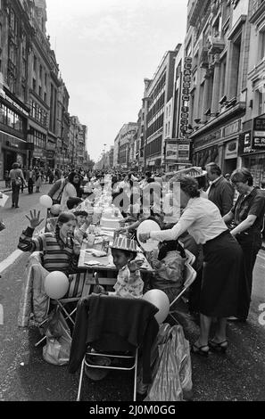 The Oxford Street Association staged a party for over 5000 children ahead of the Royal Wedding. The party stretched from Tottenham Court Road to Marble Arch. 26th July 1981. Stock Photo