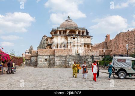 Local women visitors at Vedi Temple, a Jain temple in Kumbhalgarh (Kumbhal fort), a Mewar fortress, Rajsamand district near Udaipur, Rajasthan, India Stock Photo