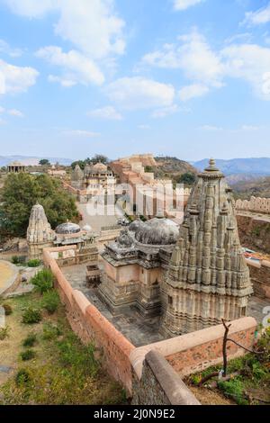 Charbhuja and Vedi Temples in Kumbhalgarh Fort, a Mewar fortress in the Aravalli Hills, Rajsamand district near Udaipur, Rajasthan, India Stock Photo