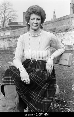 In 1970 Linda Hannon (then Linda Woodrow) was engaged to struggling ...