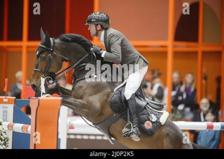 Simon DELESTRE (FRA) riding CAYMAN JOLLY JUMPER during the Saut Hermès ...