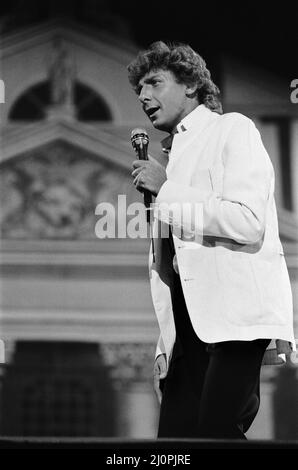 Barry Manilow in concert at Blenhiem Palace. 28th August 1983 Stock ...