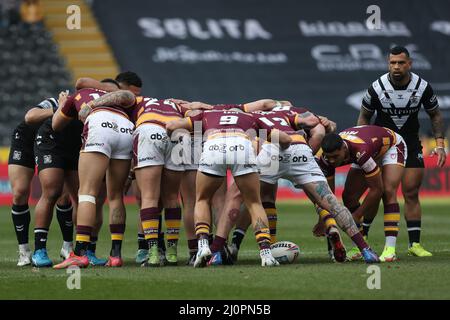 Hull, UK. 20th Mar, 2022. Huddersfield Giants scrum in the first half in Hull, United Kingdom on 3/20/2022. (Photo by James Heaton/News Images/Sipa USA) Credit: Sipa USA/Alamy Live News Stock Photo