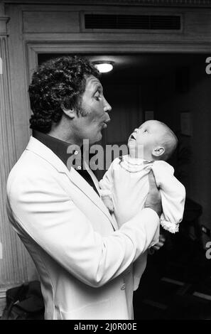 Tom Jones with his grandson Alexander, aged eleven months, in their London hotel. 3rd September 1983. Stock Photo