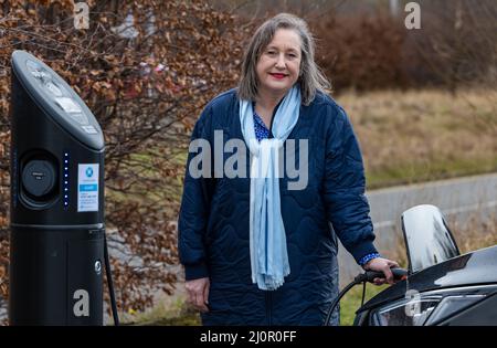 SNP Councillor & Transport Convenor Lesley Macinnes demonstrate new electric car charging point, Ingliston Park and Ride, Edinburgh, Scotland, UK Stock Photo