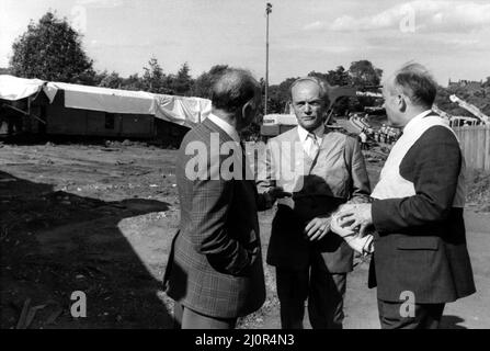 The crash of the Aberdeen to London sleeper train which careered off the track on the notorius Morpeth curve, just half a mile from the station. The crash happened at 10 minutes past midnight on 24th June, 1984   MP Jack Thompson (centre) at the crash scene Stock Photo