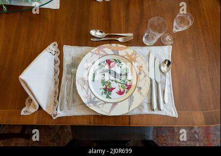 08-06-2021. Devon, UK. John James Audubon watercolor Birds of America on dining plates in Agatha Christie's summer Greenway House. Home of book writer Stock Photo