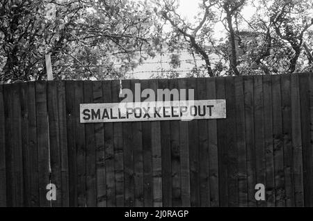 Catherine-de-Barnes Isolation Hospital, which is on constant stand-by to deal with smallpox. They last admitted patients in 1978 during the smallpox outbreak at Birmingham University. 'Smallpox Keep Out' sign on the fence. Catherine-de-Barnes, Solihull. 3rd August 1983. Stock Photo