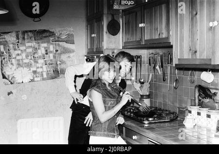 Samantha Fox contestant Miss Sunday People competition, aged 16 years old, pictured at home in kitchen with father Patrick Fox January 1983.   a.k.a.   Sam Fox   *** Local Caption *** Sam Fox Stock Photo