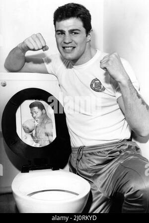 A picture from a series of humurous novelty images taken by Sunday People photographer Dennis Hutchinson. - A picture of Glenn McCrory with his next opponent on the loo seat taken by photographer  Dennis Hutchinson     Circa: 1984 Stock Photo