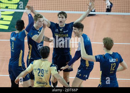 AGSM Forum, Verona, Italy, March 12, 2022, Gianlorenzo Blengini - Head  Coach - Cucine Lube Civitanova during an time-out during Verona Volley vs  Cucine Lube Civitanova - Volleyball Italian Serie A Men