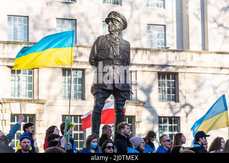 Protest in support of Ukraine following the invasion of the country by Russia. Ukraine and Poland flags by Viscount Alanbrooke statue, MoD HQ Stock Photo