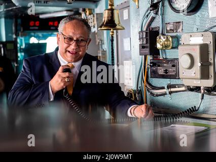 Ionian Sea, Greece. 17 March, 2022. U.S. Secretary of the Navy Carlos Del Toro makes a announcement to the crew from the bridge of the aircraft carrier USS Harry S. Truman, March 17, 2022 in the Ionian Sea.  Credit: MC3 Tyler Cardoza/US Navy/Alamy Live News Stock Photo