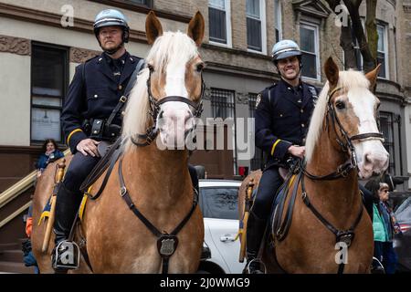 Two mounted NYPD officers in Times Square New York City Stock Photo - Alamy