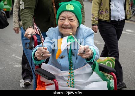 New York, USA. 20th Mar, 2022. An Irish American woman attends the St. Patrick's Day Parade in the Park Slope neighborhood of Brooklyn, New York, on Mar. 20, 2022. (Photo by Gabriele Holtermann/Sipa USA) Credit: Sipa USA/Alamy Live News Stock Photo