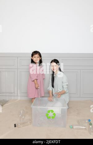Asian Korean mom and daughter recycling Stock Photo - Alamy