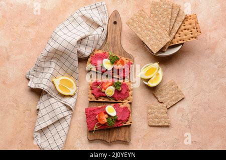 Crispbreads with tasty hummus on grunge background Stock Photo
