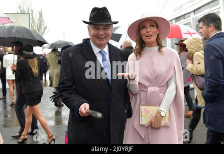 Eamonn Holmes and co presenter Isabel Webster (wearing pink)   Day 2, racing at the Cheltenham Gold Cup Festival at Cheltenham Racecourse.    Ladies d Stock Photo