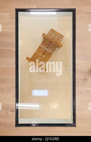 Object display. Symes Mews, London, United Kingdom. Architect: pH+ Architects, 2020. Stock Photo