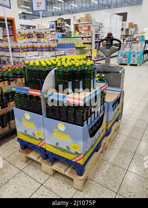 Munich, Germany - March 20, 2022: Supermarket pallet full of cooking oil bottles at V-Markt in Munich. Due to high request, supermarket personal leave Stock Photo