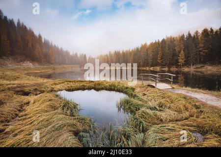 Great view of the foggy lake Antorno in National Park Tre Cime di Lavaredo. Location Auronzo, Misurina, Dolomiti alps, South Tyrol, Italy, Europe. Vin Stock Photo