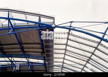 London, Waterloo International Terminal, ab 1990 nach Plänen des Architekturbüros Nicholas Grimshaw & Partners erbaut, Detail Dachkonstruktion Stock Photo