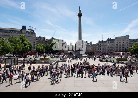 Blick von der National Gallery nach Süden zur Nelson's Column und Whitehall Stock Photo
