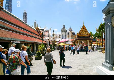 People visiting the Grand Palace, Temple of the Emerald Buddha, Wat Phra Kaew.  Bangkok, Thailand. NMR Stock Photo