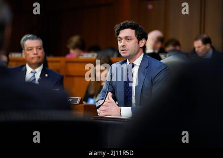 U.S. Senator Jon Ossoff speaks to supporters and local union members ...