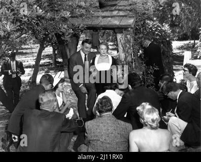 CLARK GABLE and his 5th Wife KAY WILLIAMS at Press Conference at his Encino Ranch in California following their wedding on 11th July 1955 Stock Photo