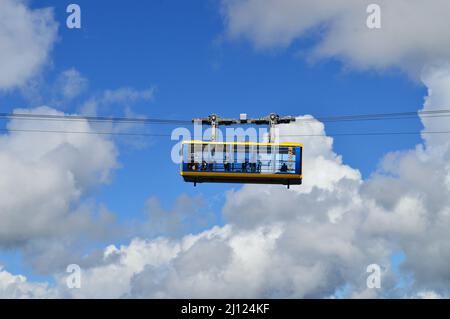 The Scenic Skyway drifts over the valley in the Blue Mountains of Australia Stock Photo