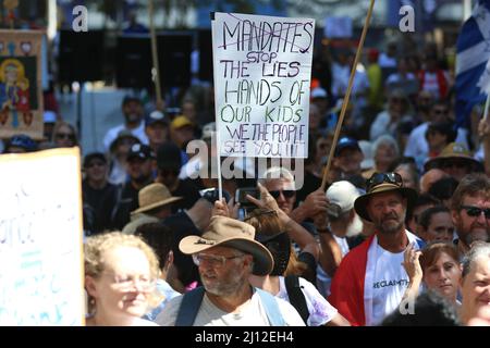 Sydney, Australia. 22nd March 2022. Protesters against vaccine mandates held a rally outside the NSW State Parliament building on Macquarie Street. Credit: Richard Milnes/Alamy Live News Stock Photo