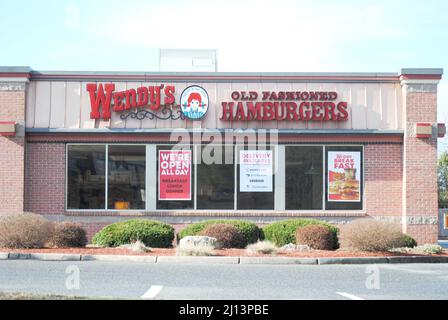 Wendy's Store Front - Wendy's is an American international burger and fast-food restaurant chain. March 20, 2022, North Windom, CT, USA Stock Photo