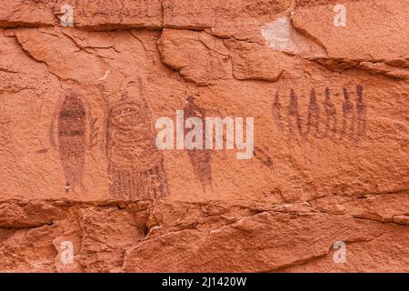 The Intestine Man Pictograph Panel is located on a sandstone wall in Seven Mile Canyon near Moab, Utah.  The paintings were done in the Barrier Canyon Stock Photo