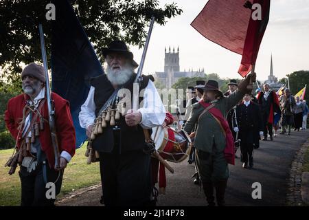 Worcester, UK. 3rd September 2021. Pictured: Re-enactors march up to the summit of Fort Royal Park with Worcester Cathedral in the background.  /Engli Stock Photo