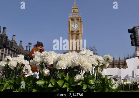 London, UK. 22nd Mar, 2022. Floral tributes on the 5th Anniversary of the Westminster Bridge and New Palace Yard Terrorist Attacks, in London, when 5 people where killed and 50 injured. Credit: SOPA Images Limited/Alamy Live News Stock Photo